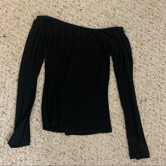 Tillys off the shoulder top - Picture 2 of 2